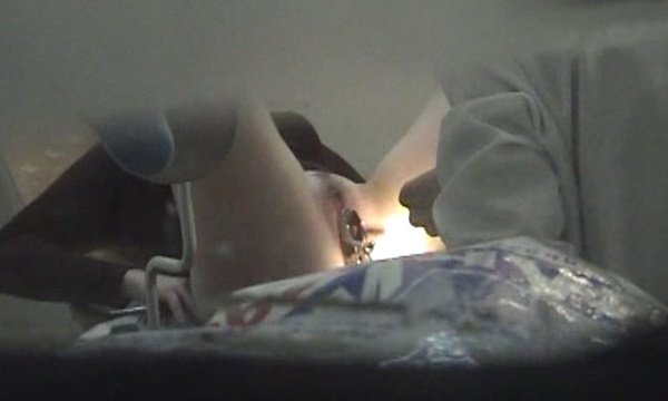 Подглядывание за девушками на приеме у гинеколога и съемка на мобильный. | Видео из нашей коллекции