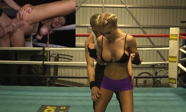 Настоящая "Малышка на миллион" шпилится на ринге со своим тренером. | Видео из нашей коллекции