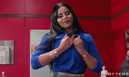 Приятная секретарочка рвет рубашку на своей пышной груди перед боссом. | Видео из нашей коллекции