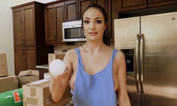 Соседка с великолепными сиськами отблагодарила парня за помощь. | Видео из нашей коллекции