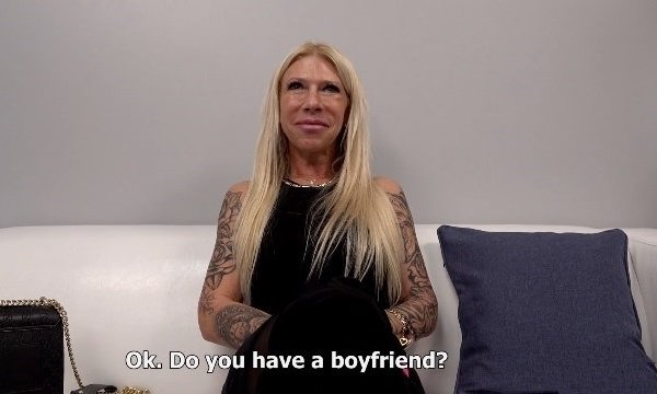 Пятидесятилетняя красотка, повидавшая многое и многих, на кастинге. | Видео из нашей коллекции