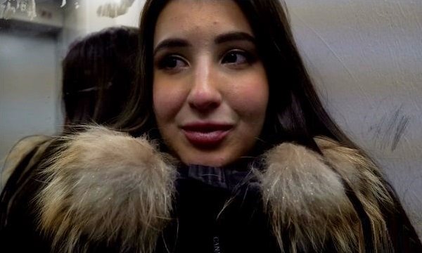 Попалась куколка коллектору в лифте, попу тут никуда не спрячешь. | Видео из нашей коллекции