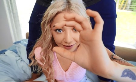 Парень снимает домашнее порно с его миниатюрной сестрой в главной роли. | Видео из нашей коллекции