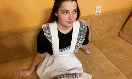 Молоденькая служанка отдается сыну работодателя, чтобы и впреть работать в этом доме. | Видео из нашей коллекции